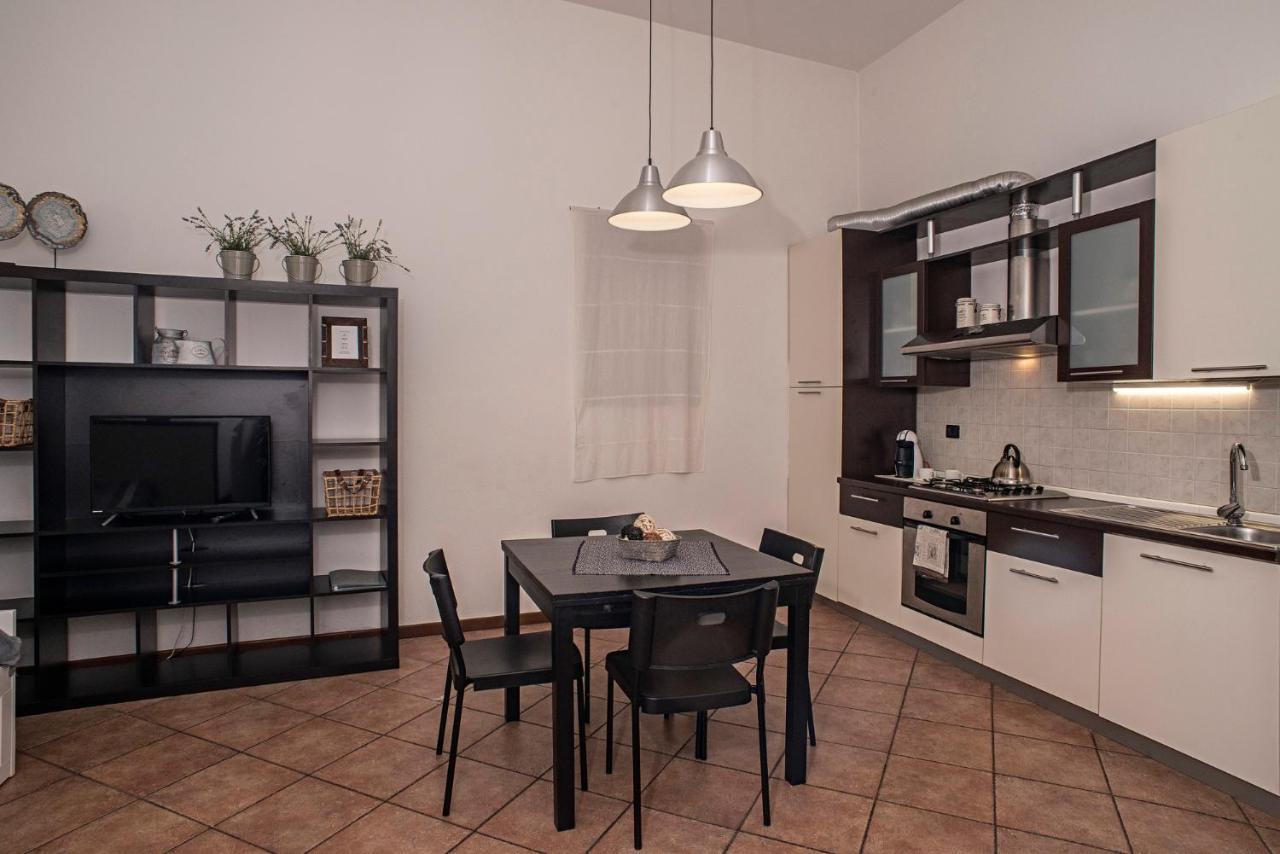 Cortile Del Forno Nel Centro Storico Lägenhet Arona Exteriör bild