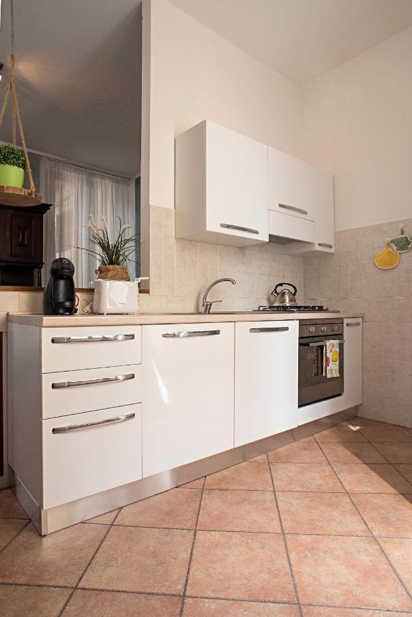 Cortile Del Forno Nel Centro Storico Lägenhet Arona Exteriör bild