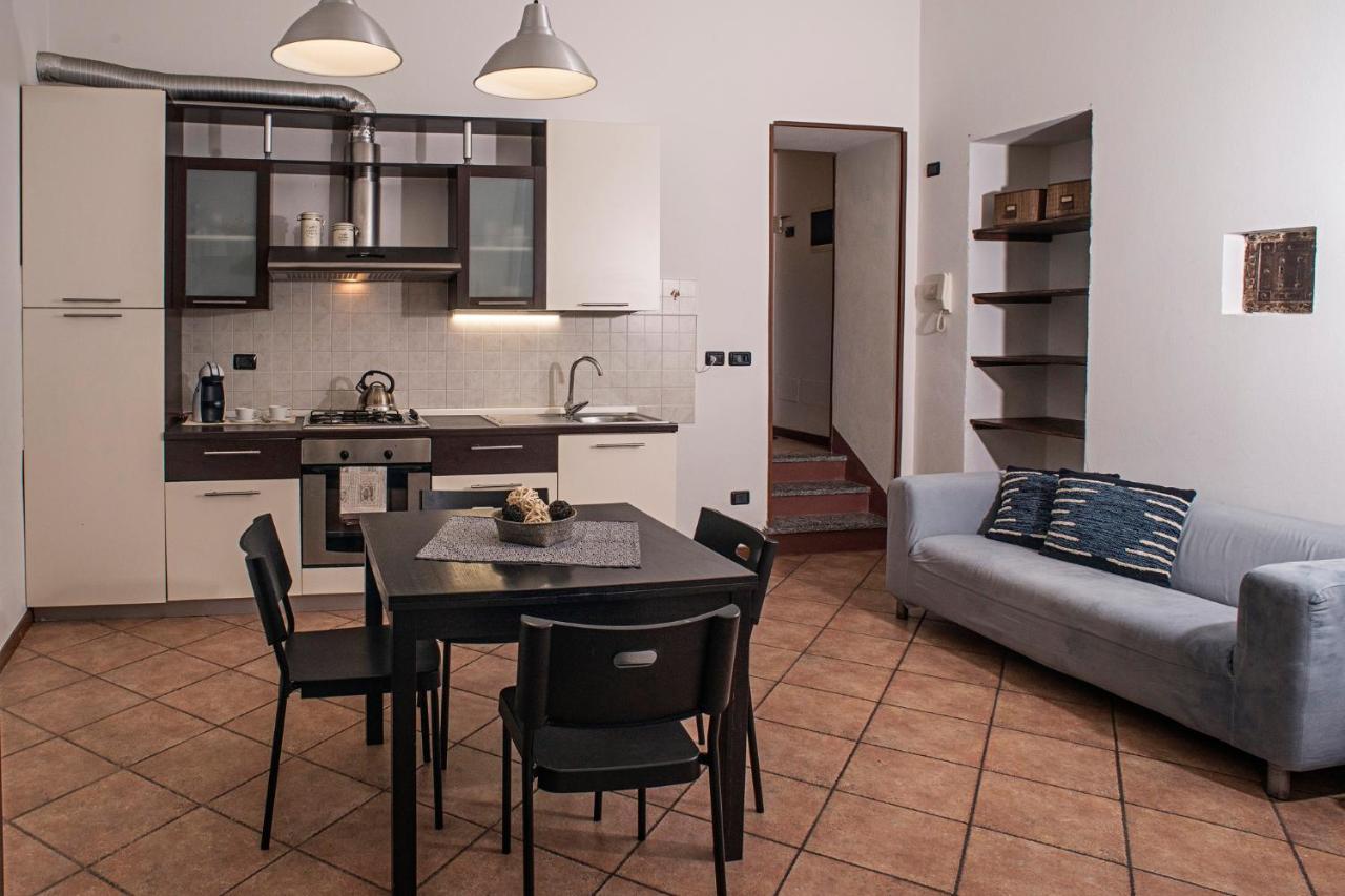 Cortile Del Forno Nel Centro Storico Lägenhet Arona Exteriör bild