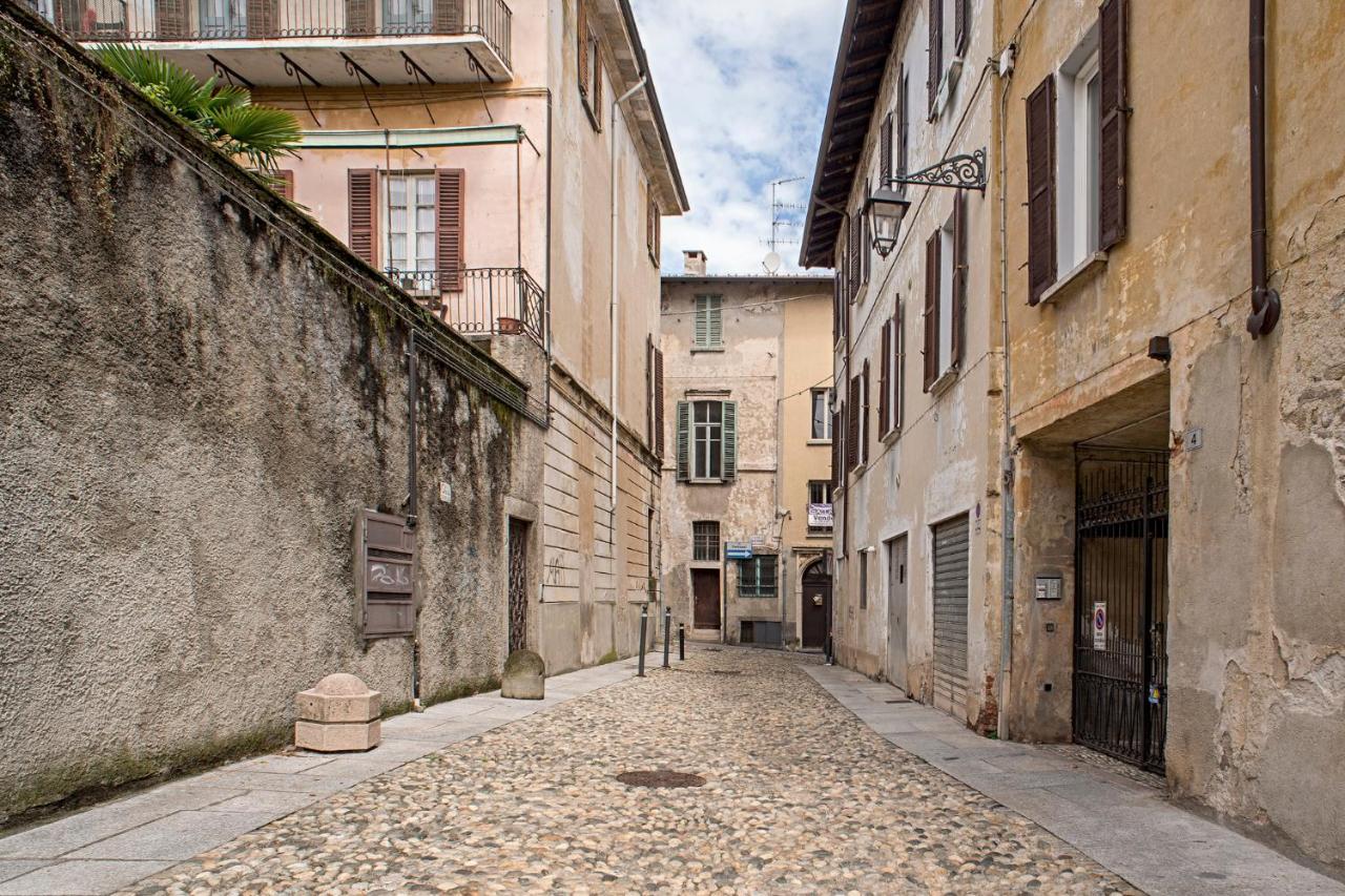 Cortile Del Forno Nel Centro Storico Lägenhet Arona Exteriör bild