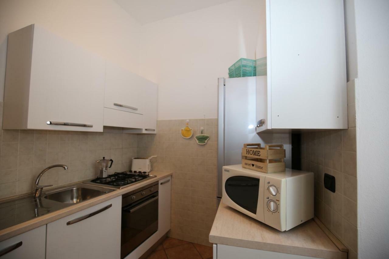 Cortile Del Forno Nel Centro Storico Lägenhet Arona Exteriör bild