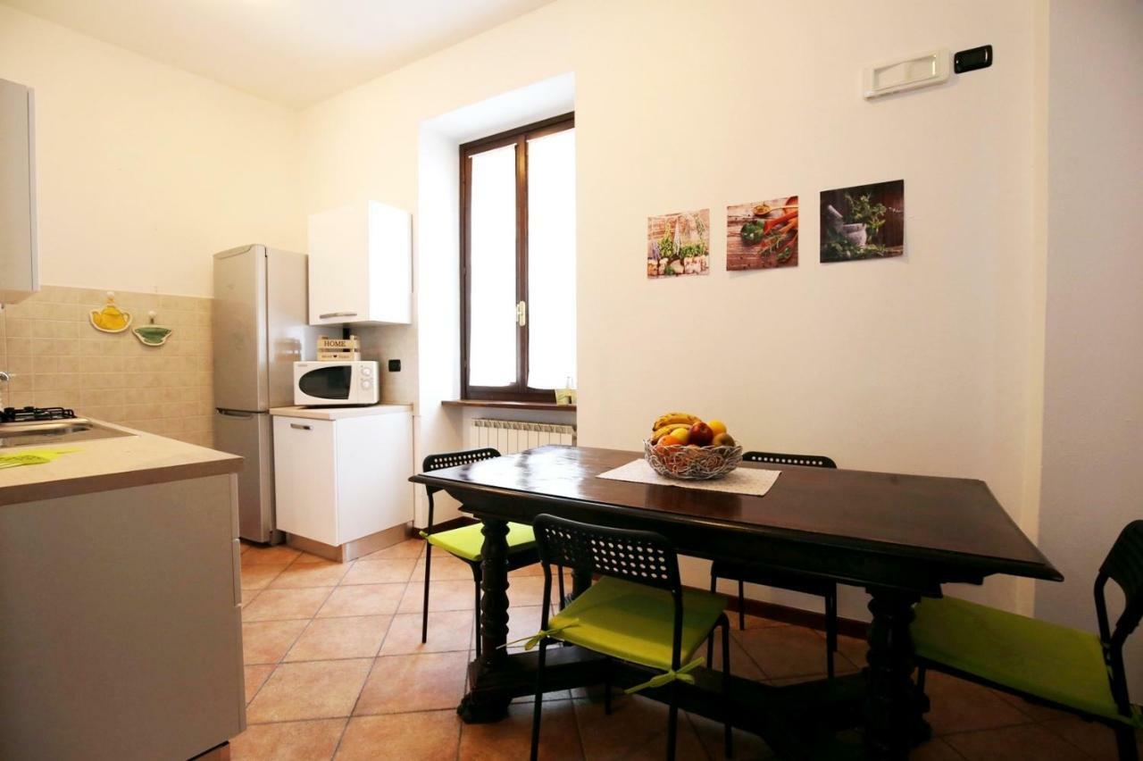 Cortile Del Forno Nel Centro Storico Lägenhet Arona Exteriör bild