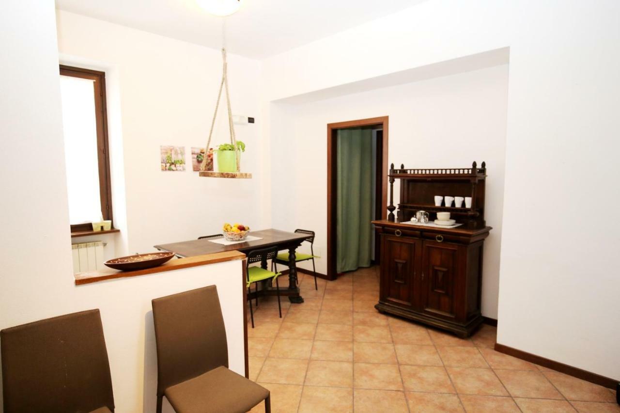 Cortile Del Forno Nel Centro Storico Lägenhet Arona Exteriör bild