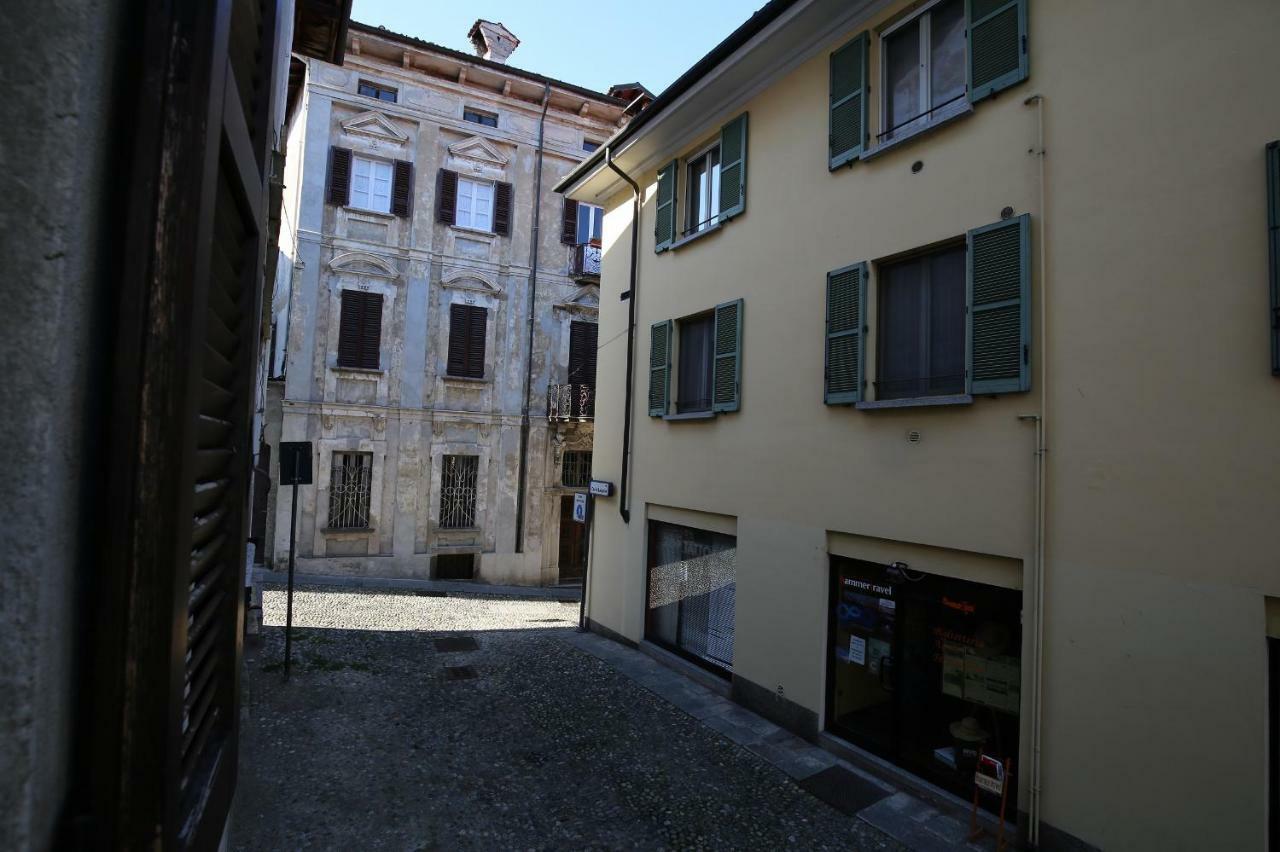 Cortile Del Forno Nel Centro Storico Lägenhet Arona Exteriör bild