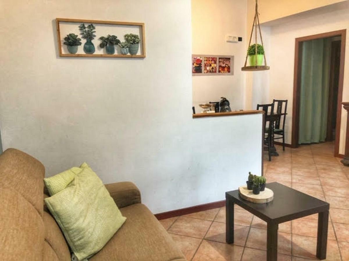 Cortile Del Forno Nel Centro Storico Lägenhet Arona Exteriör bild