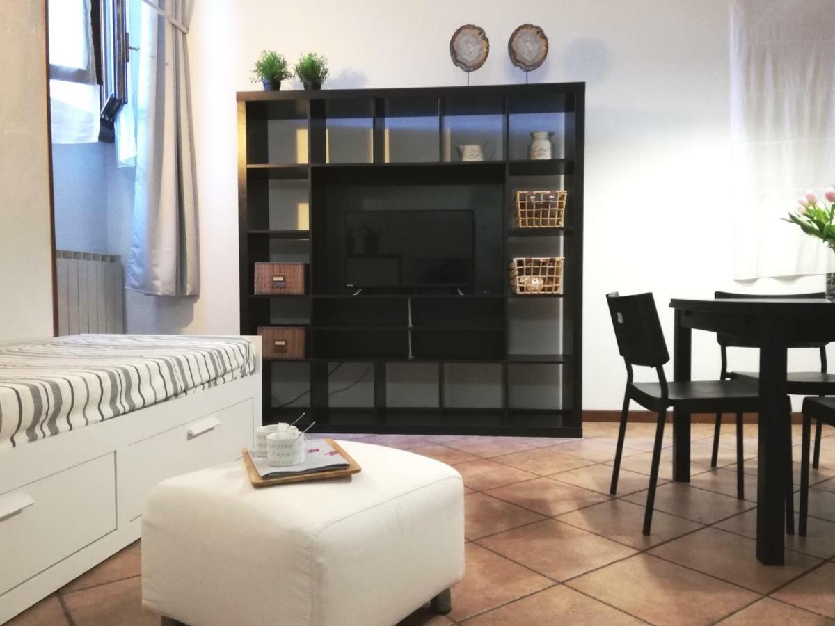 Cortile Del Forno Nel Centro Storico Lägenhet Arona Exteriör bild