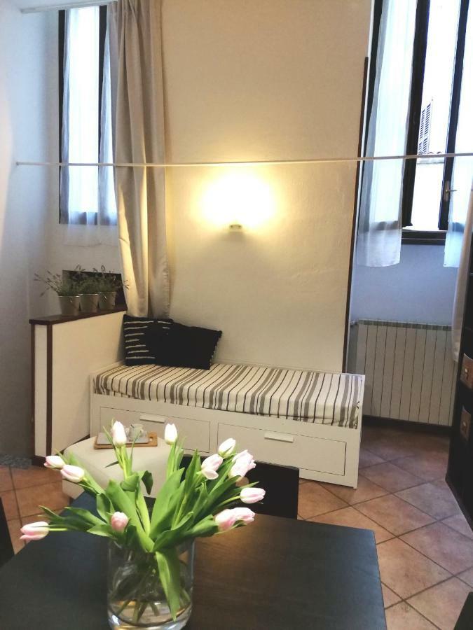 Cortile Del Forno Nel Centro Storico Lägenhet Arona Exteriör bild