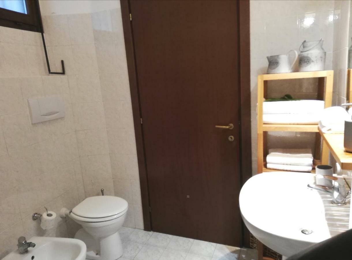 Cortile Del Forno Nel Centro Storico Lägenhet Arona Exteriör bild
