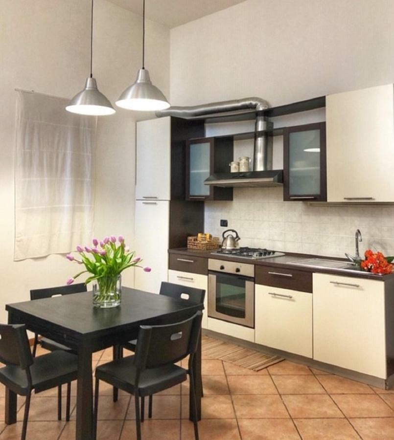 Cortile Del Forno Nel Centro Storico Lägenhet Arona Exteriör bild