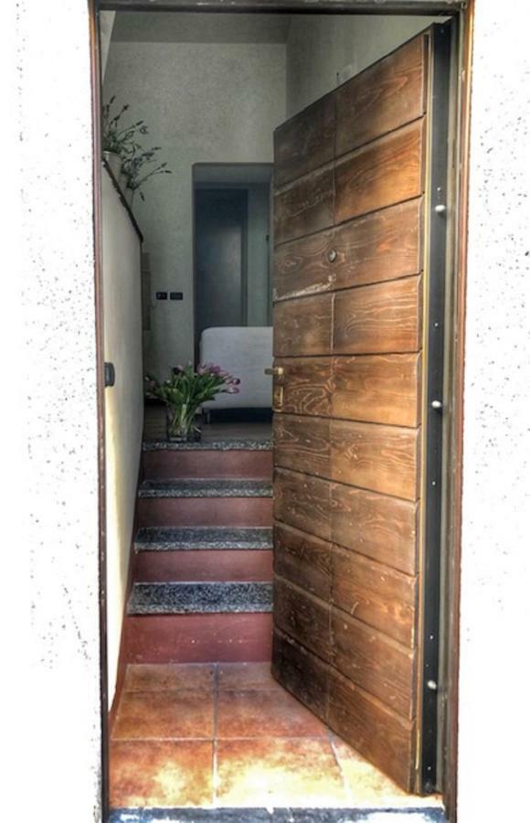 Cortile Del Forno Nel Centro Storico Lägenhet Arona Exteriör bild
