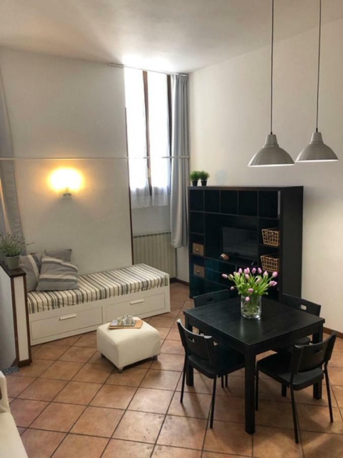 Cortile Del Forno Nel Centro Storico Lägenhet Arona Exteriör bild